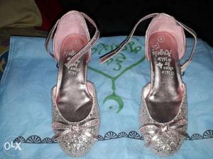 4 to 6 years old girl sandel size 6 never used