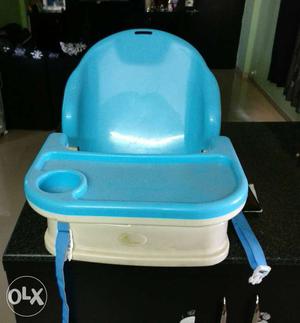 Baby feeding chair (with belts) from brand R for Rabbit