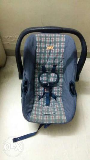Branded baby car seat in excellent condition.