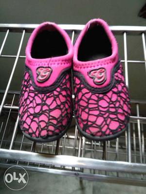 Footwear for4 to 5 yreats girl of size 10