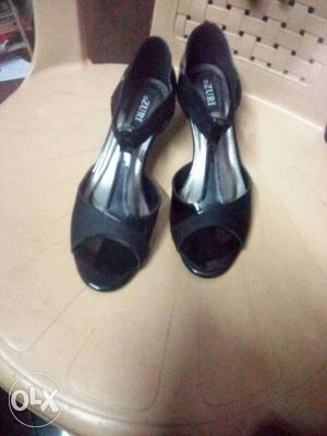 OZURI black shoes.bought it for rs.not used