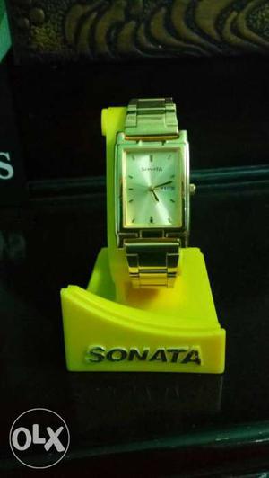Orignal Sonata gold colour watch. not a single