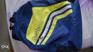 Reebok bag for sale at cheap.less used