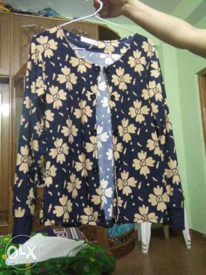 Women's Black And Beige Floral Cardigan