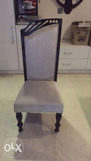 1dinning table 6 chairs, in very good condition