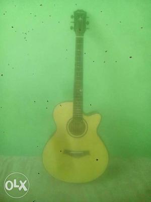 6 months old guitar in very good condition.