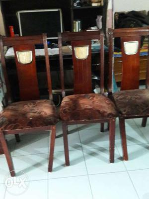 A set of six dinning chairs.