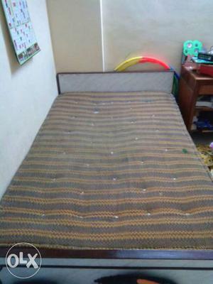Bed:6*4 size mattress: 3 inches