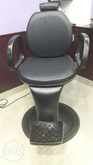 Black Leather-padded Salon Chair