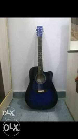 Guitar in a very good condition, 1.5 months used, with a