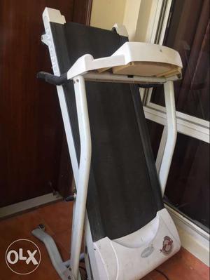 I want to sell treadmill fully automatic. LCD