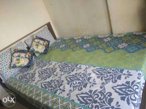 Wooden bed of 6.5*5 feet. in very good condition with