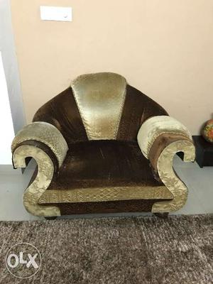 Single seater pair of two sofa set in Good
