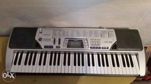 Casio ctk- songbank.100 rhythm and100 tones.with bag