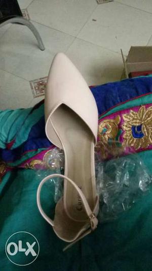 Flat toe shoes, size is 39 I did not use once