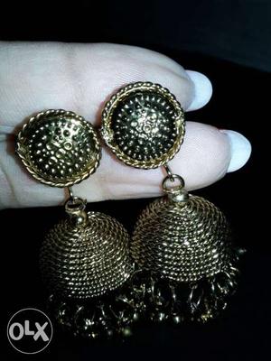 Golden jhumka 10 days old...price is negotiable