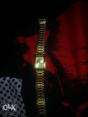 My watch sonata is garil watch nd good look nd