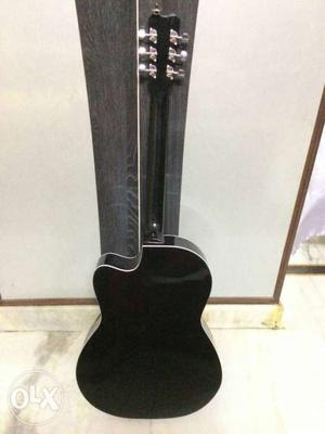Only 2 mnths old guitar with good condition