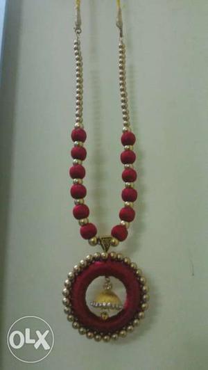 Red And Gold Circle Pendant Bead Necklace