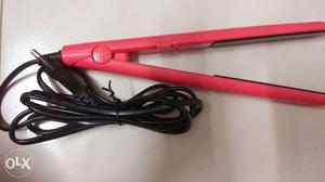 Roots Professional Hair Straightener