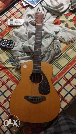 This is a brilliant yamaha jr 1 acoustic guitar