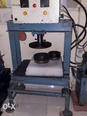 White And Blue Pressing Equipment