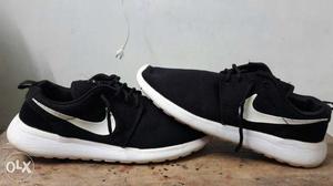 Black-and-white Nike Roshe Run
