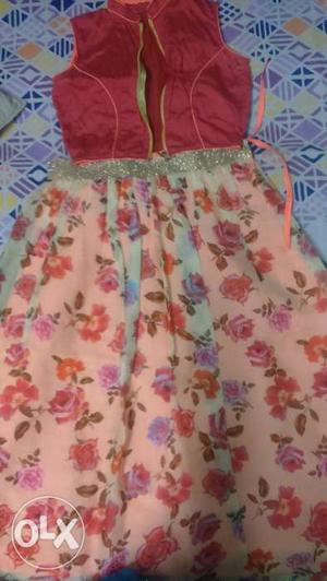 Crop top and skirt. size medium. 8 months old