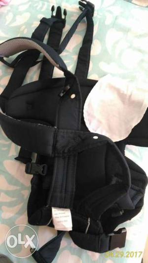Hardly used baby carrier. As good as new. Machine wash.