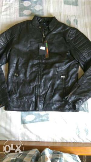 Isee leather jacket.Fresh unused product.Medium