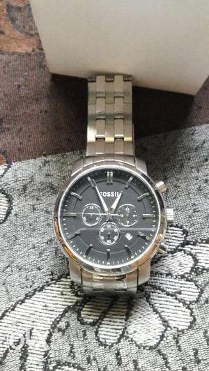 It's fossil watch..1 yr old...not use so