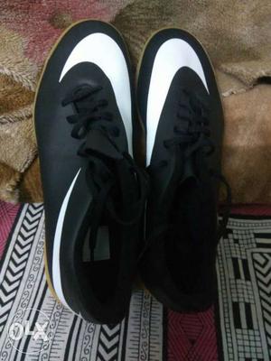 Nike casual shoes size 10
