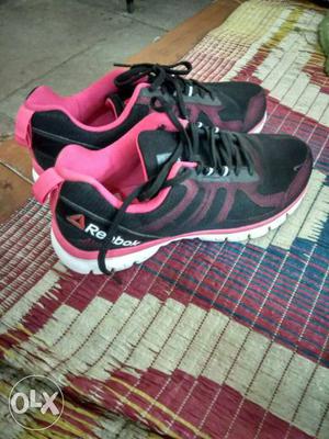 Reebok black shoes size 8 new one
