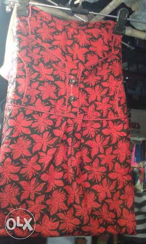 Women's Red-and-black Floral Straight Across Neckline Dress