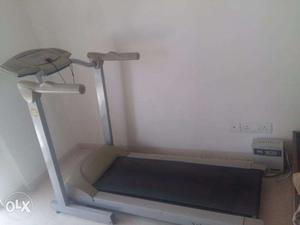 Fully automatic fold-able treadmill (little negotiable)