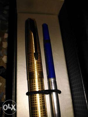 Parker 18k gold tip pen for sell with new refeal