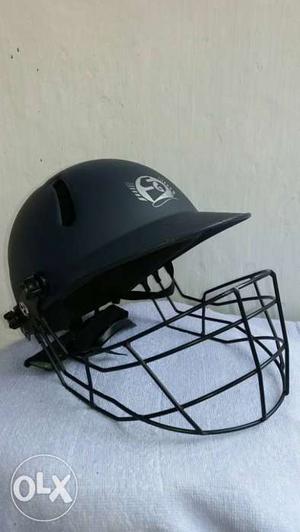 SG cricket helmet youth in great condition