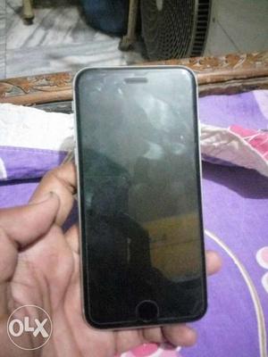 Apple iPhone 16gb in showroom condition one year