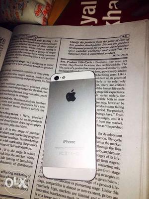 IPhone 5 16gb silver good condition urgently for