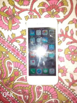 Iphone 5 16GB white. Original charger and bill