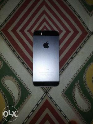 Iphone 5s 16 gb. Phone with no problem. 1 year