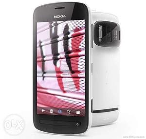 Nokia mp camera,16gb internal,4"clearblack