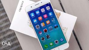 Oppo f1s 32 gb under warranty with all 4 month old