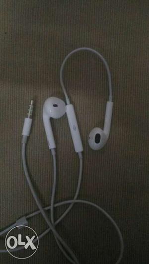 Original Apple iphone 6s earphones 2 months old