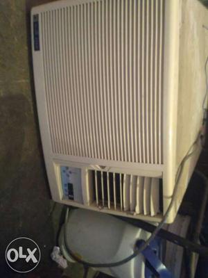 1 ton blue star window ac good working without