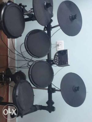 Alesis dm6 drum kit (electric)