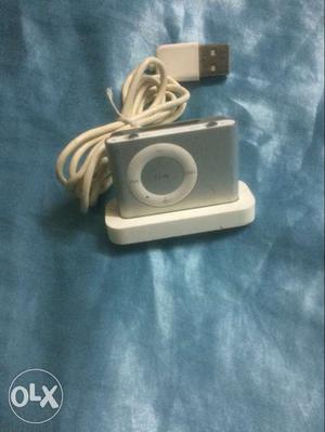 Apple ipod shuffel 1gb. super sound clearity and