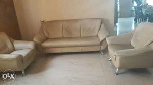 It's a full 3 piece sofa set. actual price  Negotiable