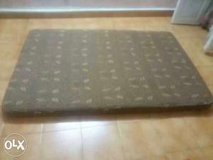 Maharani mattress 4by 6 and additional 2 covers
