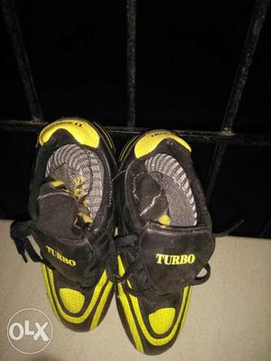 Black-and-yellow Turbo Athletic Shoes